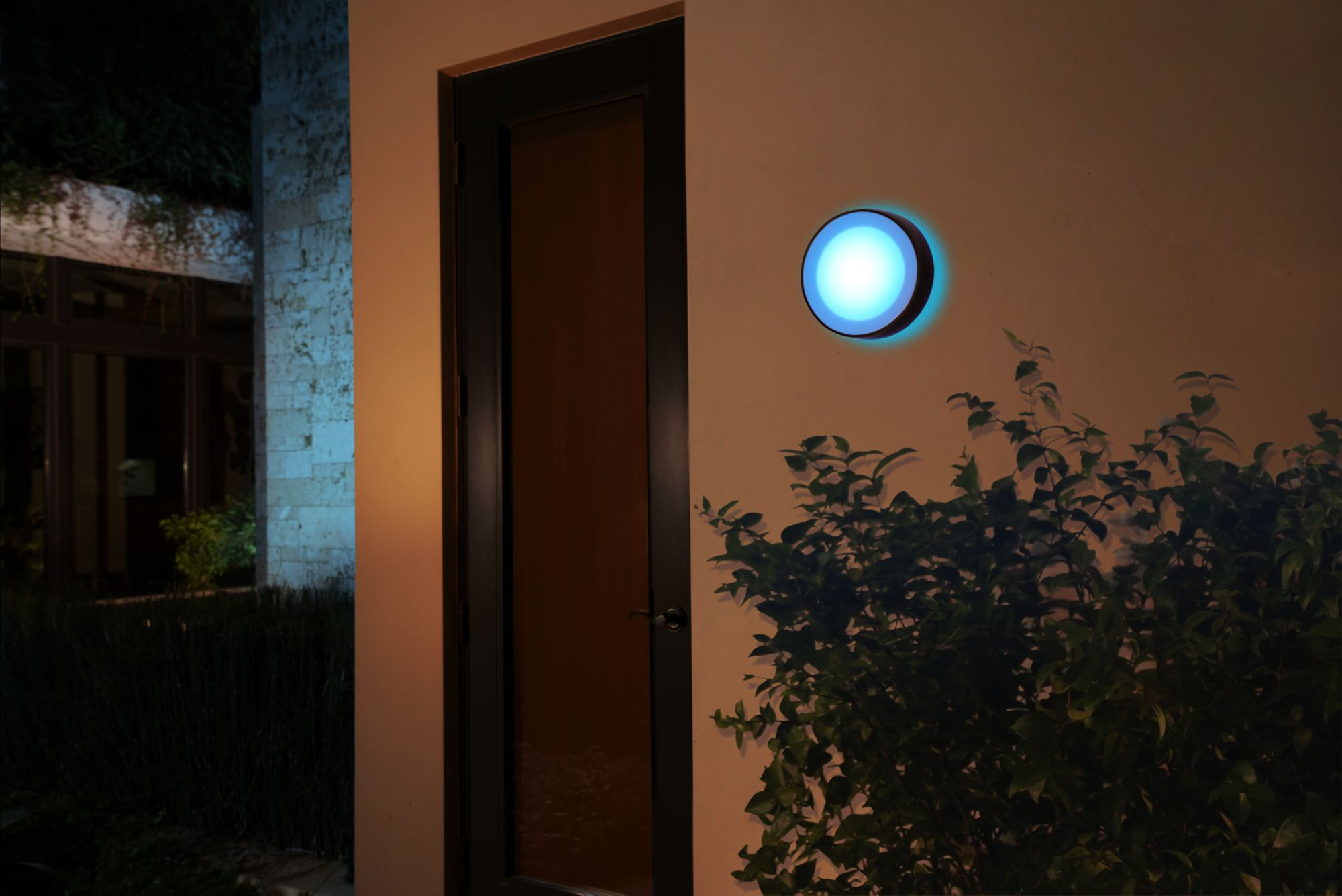 Philips Hue WCA Daylo Outdoor Wall Lantern, Black | 15 W | 2000-6500 Hue White Colour Ambiance