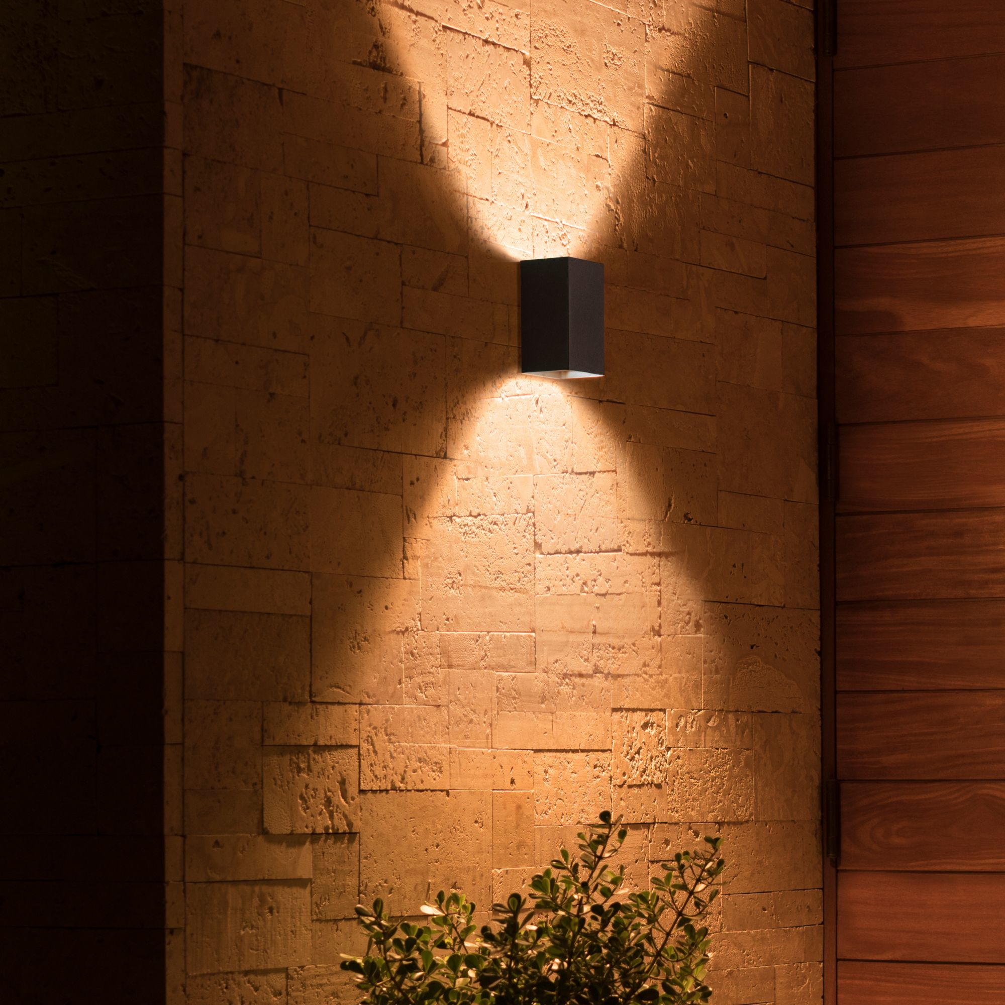 Philips Hue WCA Resonate Outdoor Wall Lantern, Black | 8 W | 2000-6500 Hue White Colour Ambiance