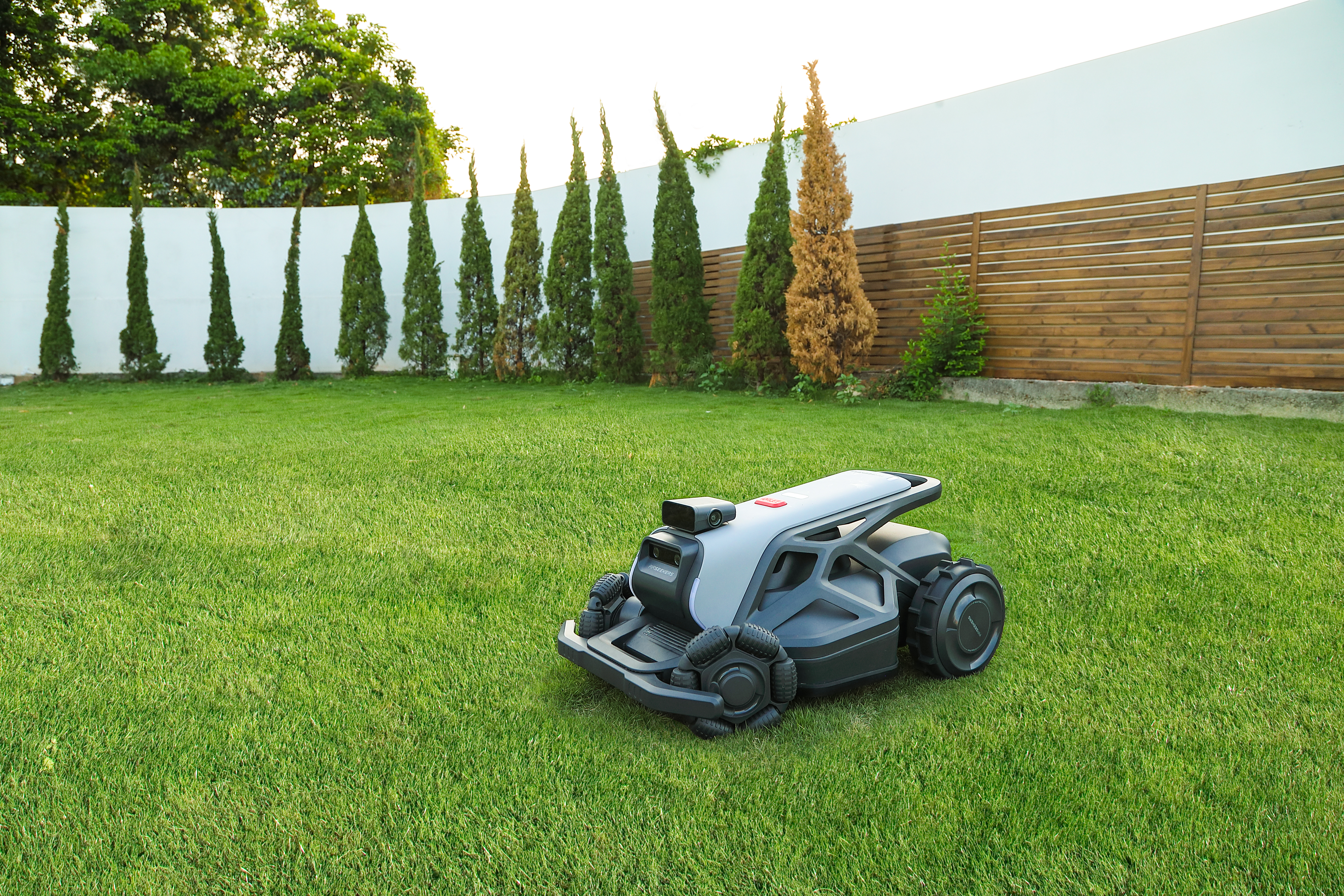 AIRSEEKERS LIMITED | Tron 300° AI Vision Mulching Mower, 2400m², Ai Vision + NRTK | 15 Ah