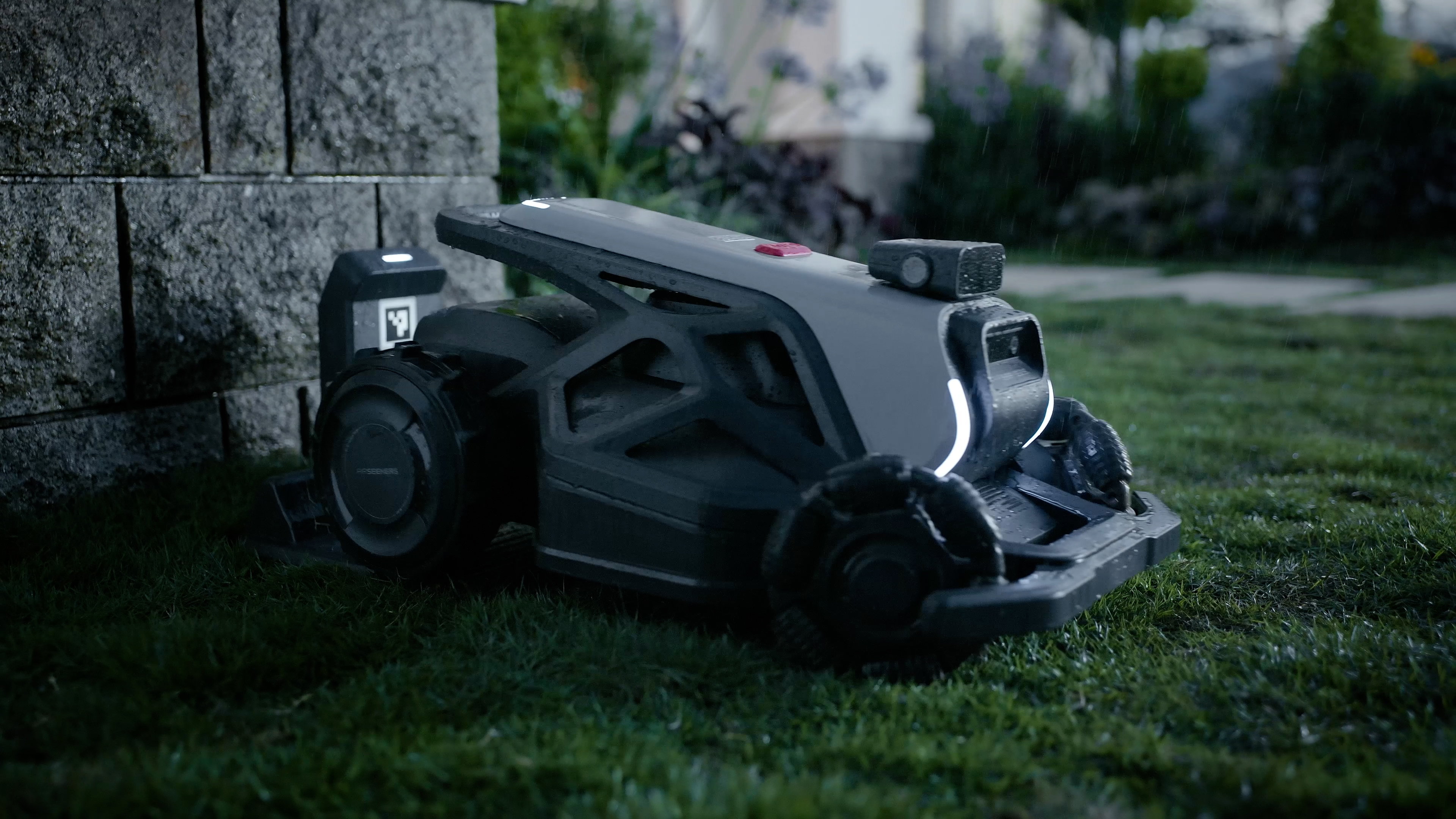AIRSEEKERS LIMITED | Tron 300° AI Vision Mulching Mower, 2400m², Ai Vision + NRTK | 15 Ah