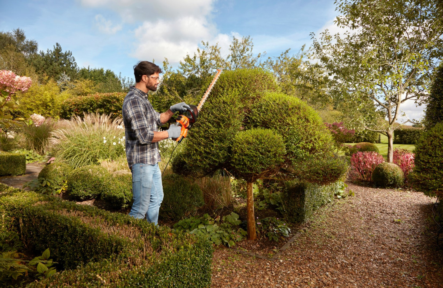 BLACK & DECKER BEHTS401-QS Hedge Trimmer, 500 W, 55 cm