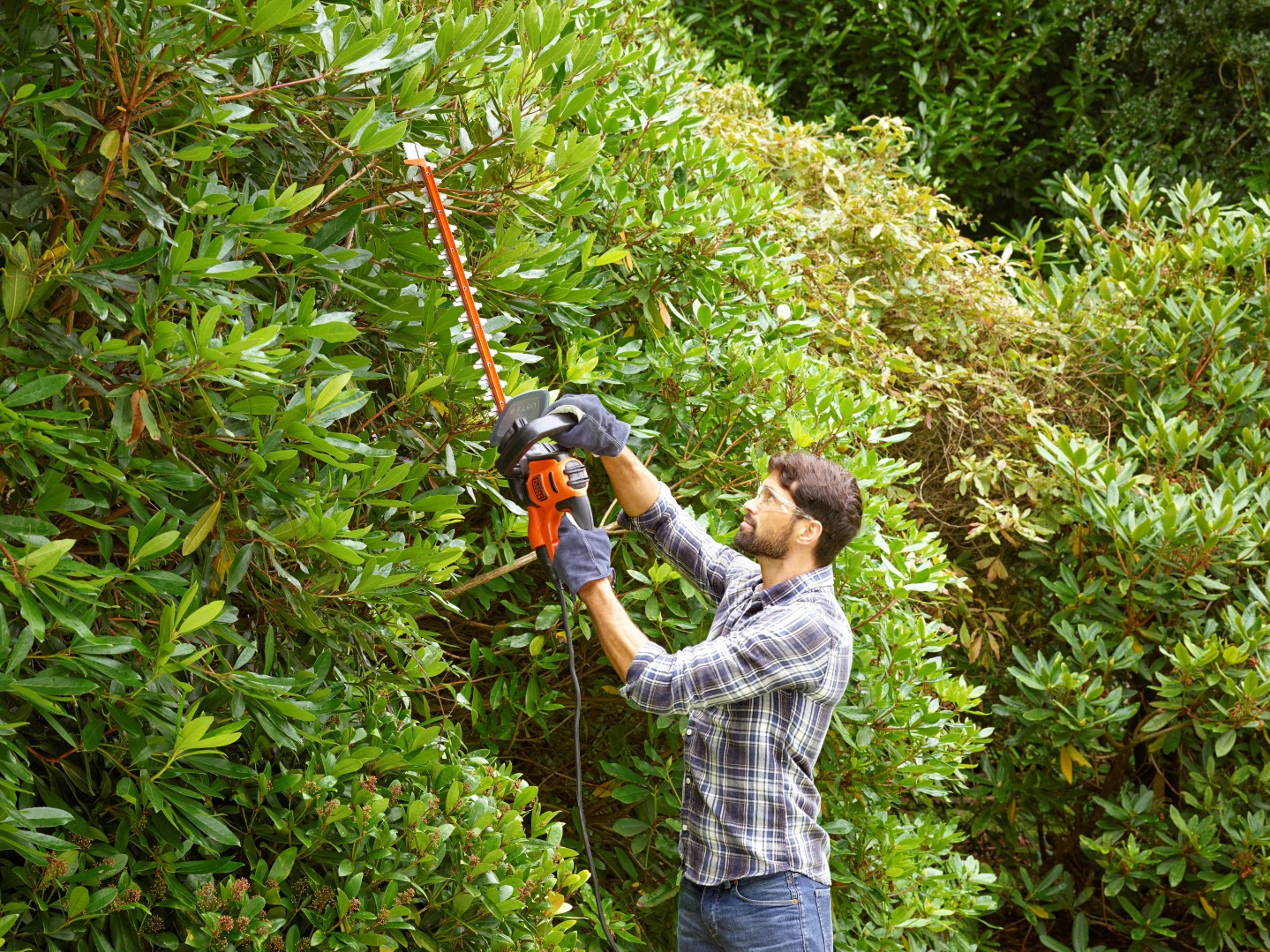 BLACK & DECKER BEHTS401-QS Hedge Trimmer, 500 W, 55 cm