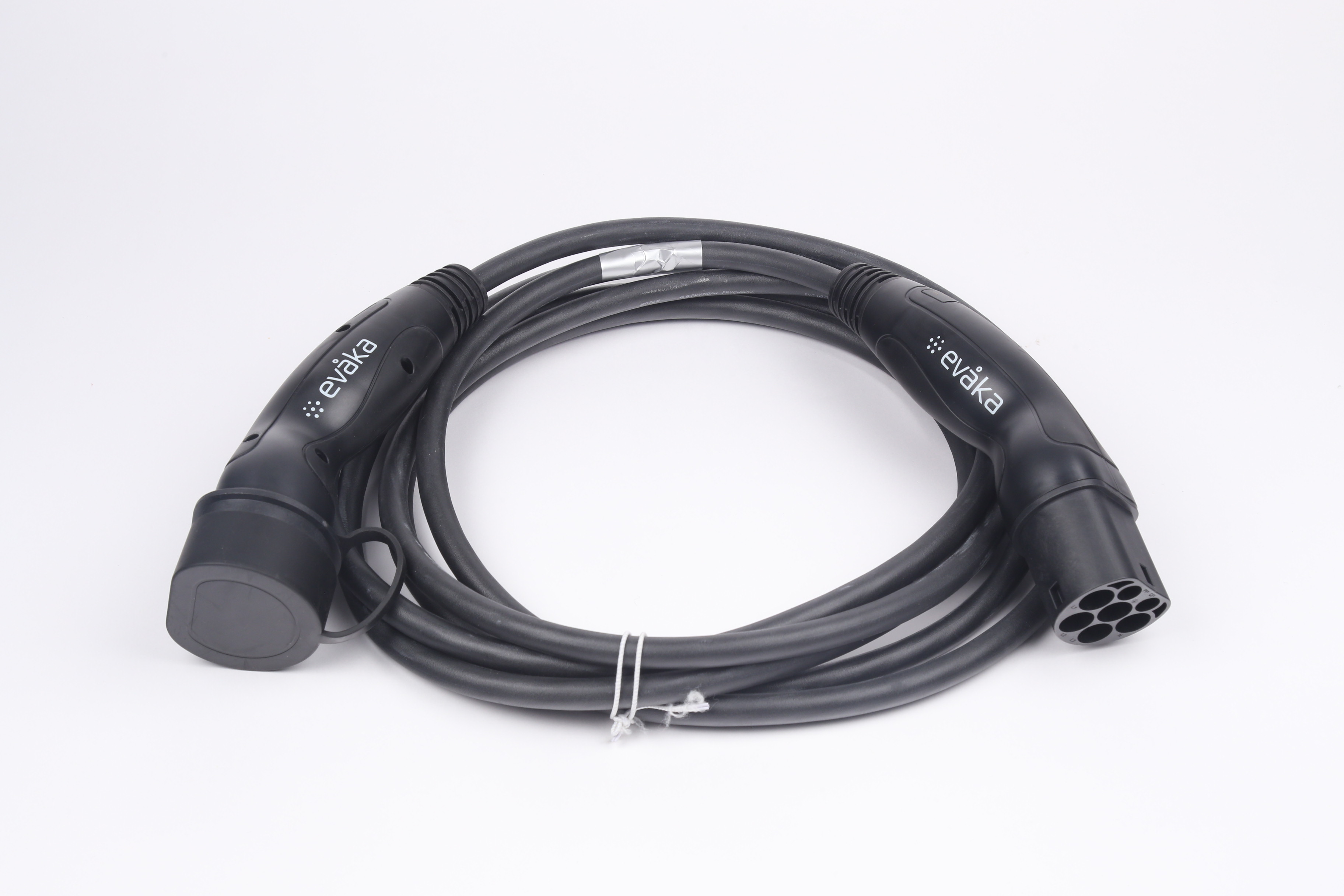 Evaka EV Charging Cable Type 2-Type 2, 22 kW, 32 A, 5 x 6 mm2, 1 x 0.5 mm2, 5 m | ITGAM3871 | Black