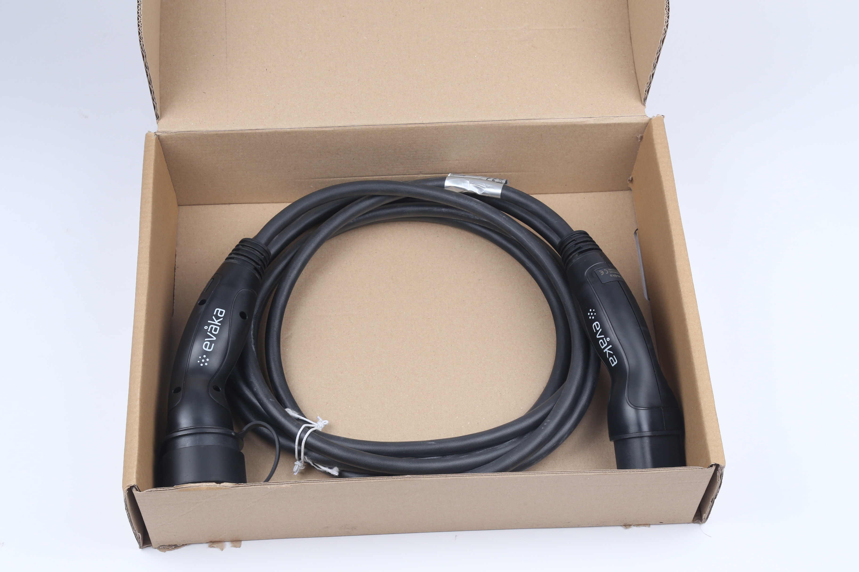 Evaka EV Charging Cable Type 2-Type 2, 22 kW, 32 A, 5 x 6 mm2, 1 x 0.5 mm2, 5 m | ITGAM3871 | Black