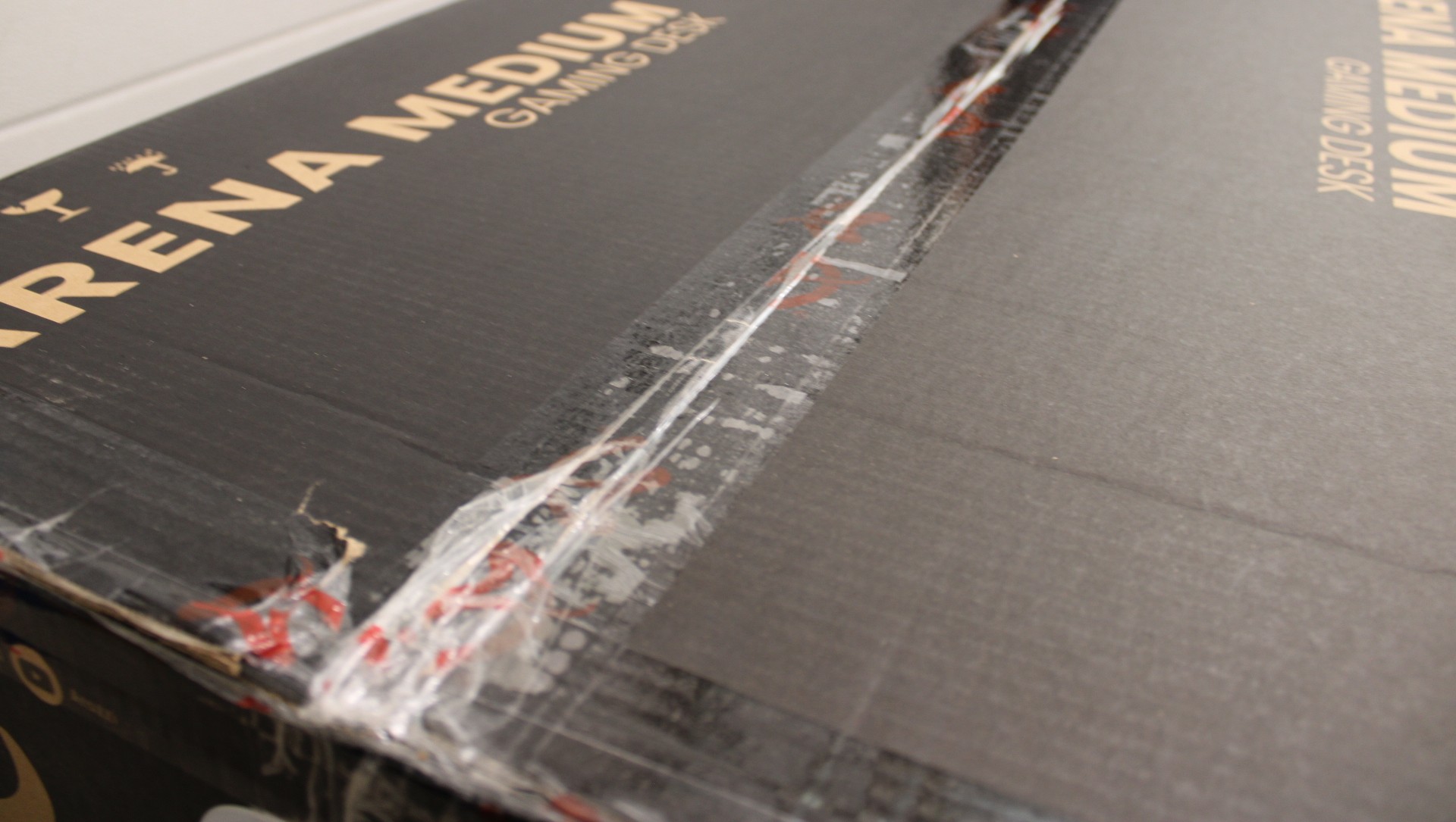 SALE OUT. | Arozzi Gaming Desk | Arena Medium | Pure Black | DAMAGED PACKAGING AND LAMINATE. SCRATCHED PARTS AND TABLE TOP. | 24 month(s)