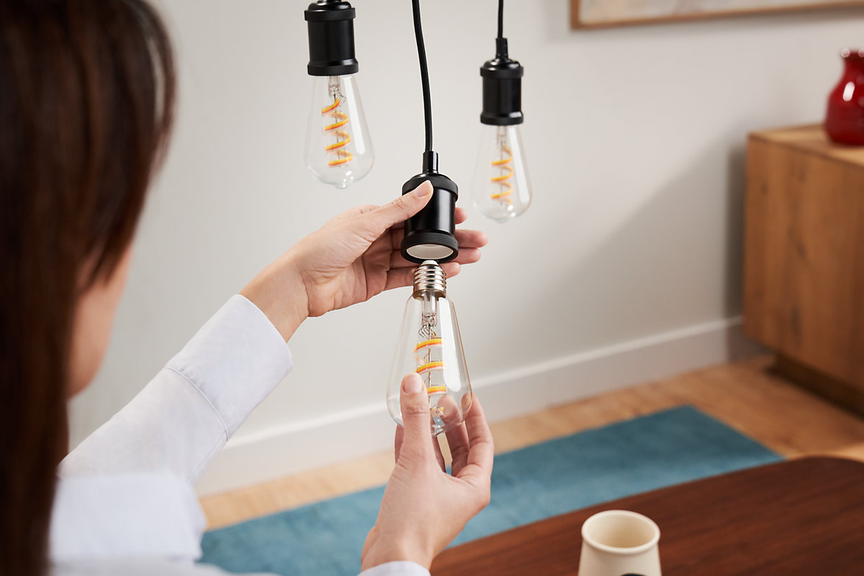 Philips Smart WiFi Filament Clear ST64 470Lm RGB | E27 | 6.3 W | RGB light | Bluetooth, Wi-Fi