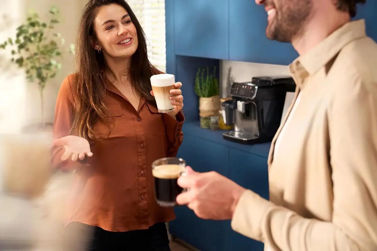 Philips Coffee maker | EP2225/10 2200 Series | Pump pressure 15 bar | Built-in milk frother | Fully Automatic | 1500 W | Black
