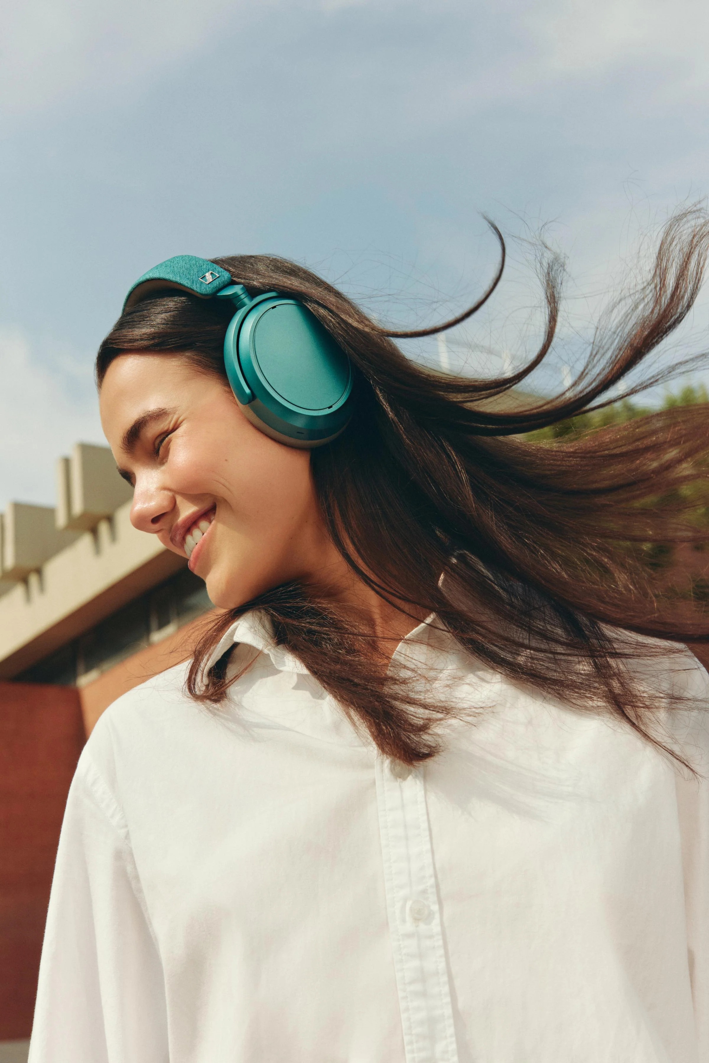 Sennheiser Headphones | MOMENTUM 4 | Bluetooth | Full size | Microphone | Teal | Noise canceling | Wireless