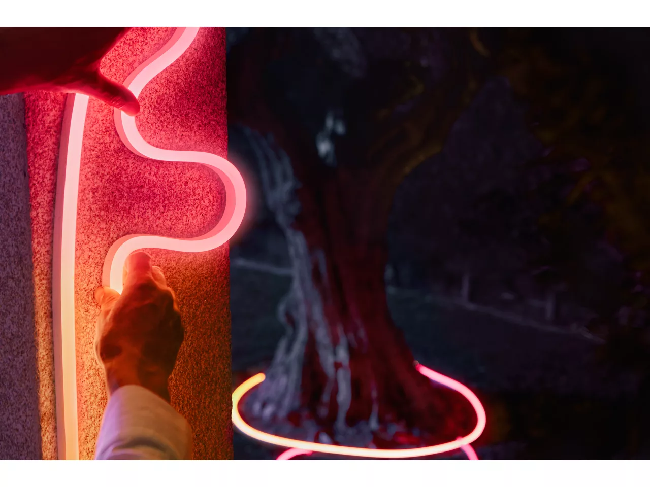 Philips Hue Neon Lightstrip for outdoor use, 5 m | 30 W | Bluetooth, Zigbee