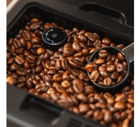 Cecotec Coffee machine | Cremmaet Latte Touch | Pump pressure 19 bar | Built-in milk frother | Super-automatic | Black | 1500 W