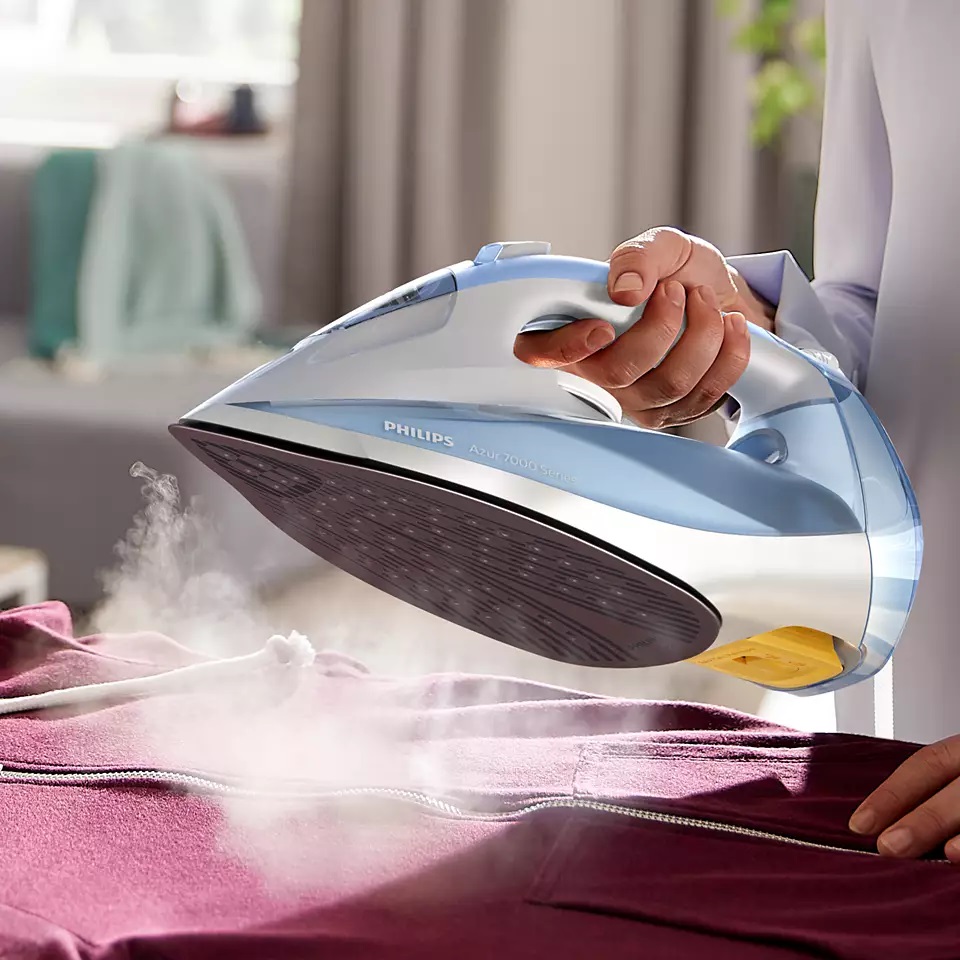 Philips | DST7011/20 | Steam Iron | 2600 W | Water tank capacity 300 ml | Continuous steam 45 g/min | Steam boost performance 220 g/min | Light Blue/Gray