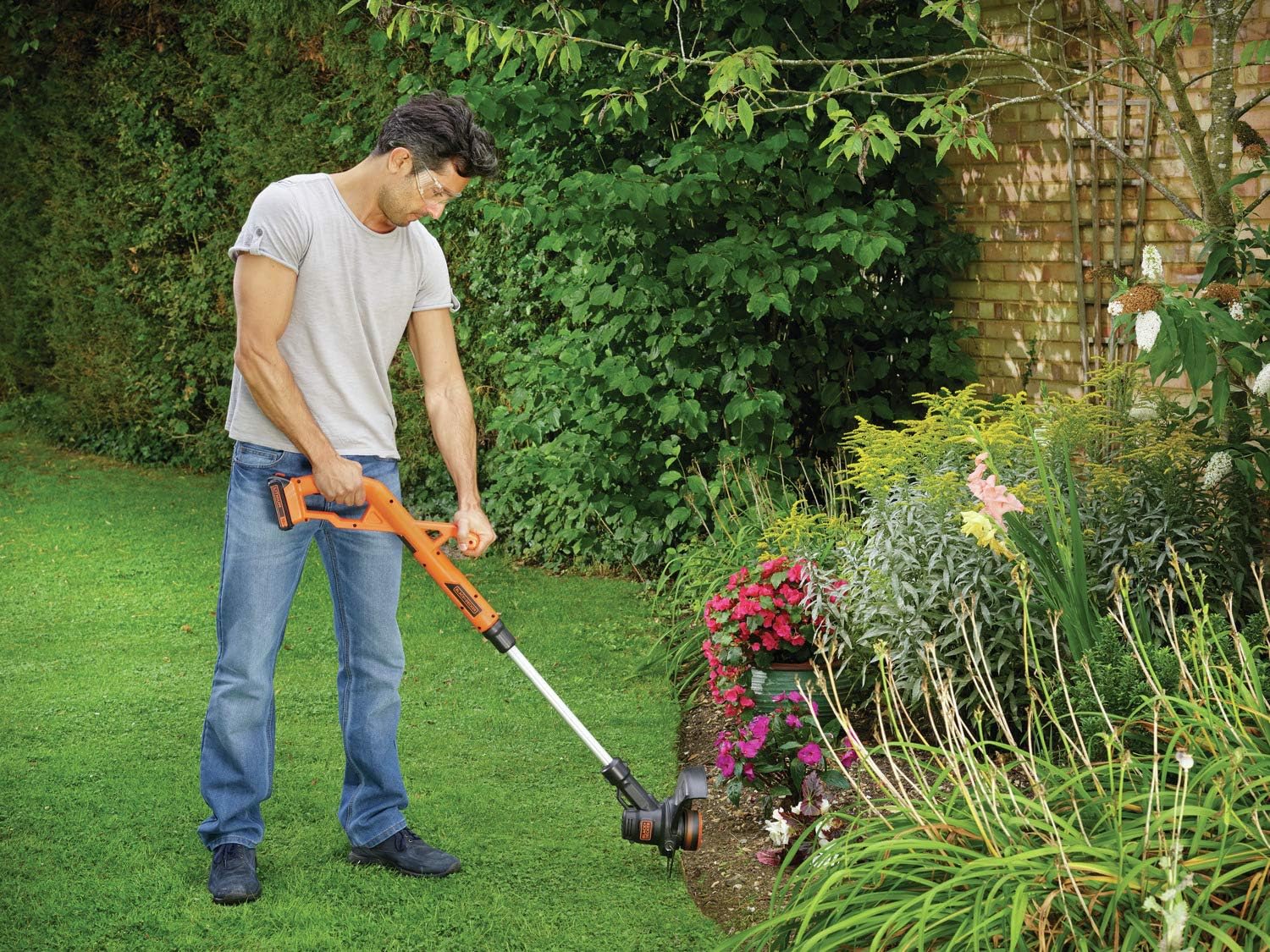BLACK & DECKER | Lawnmower - trimmer ST182320-QW, 18V, 1x2.0 Ah | Cordless