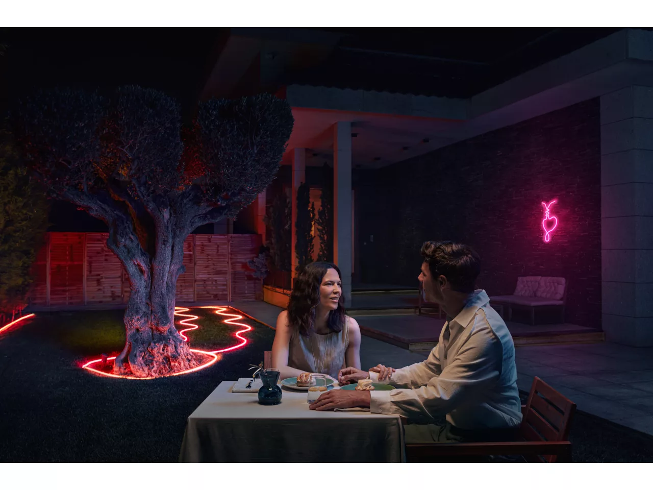 Philips Hue Neon Lightstrip for outdoor use, 5 m | 30 W | Bluetooth, Zigbee