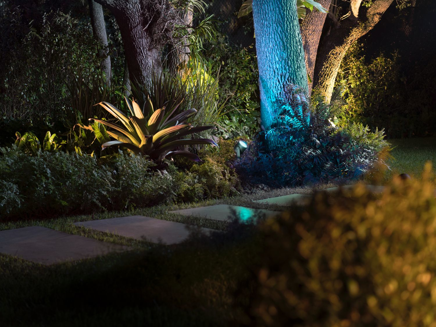 Philips Hue WCA Lily XL Outdoor Spot Light 24V | 15 W | 2000-6500 Hue White Colour Ambiance
