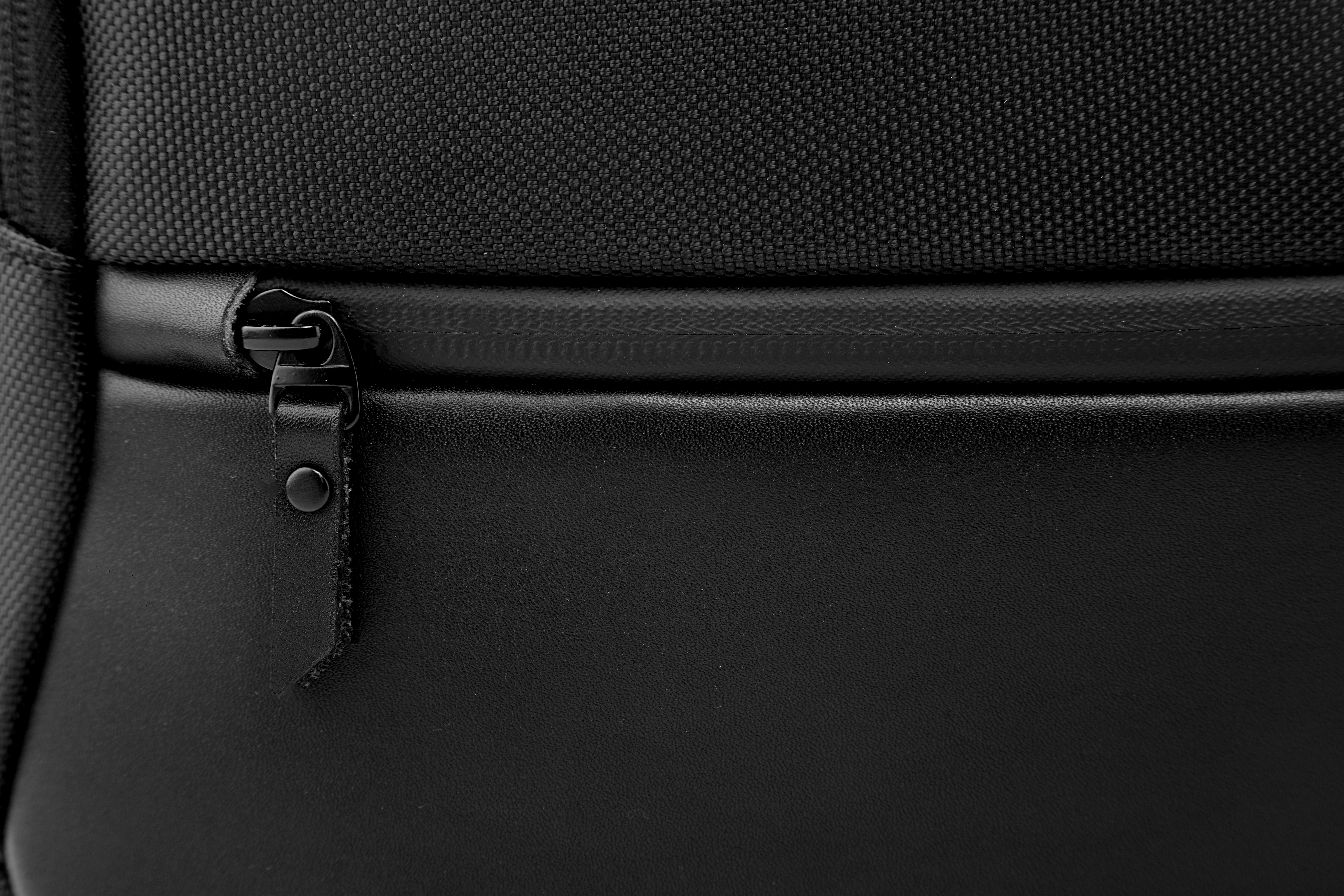 Dell | 460-BCQL | Premier | Fits up to size 15 " | Messenger - Briefcase | Black with metal logo | Shoulder strap