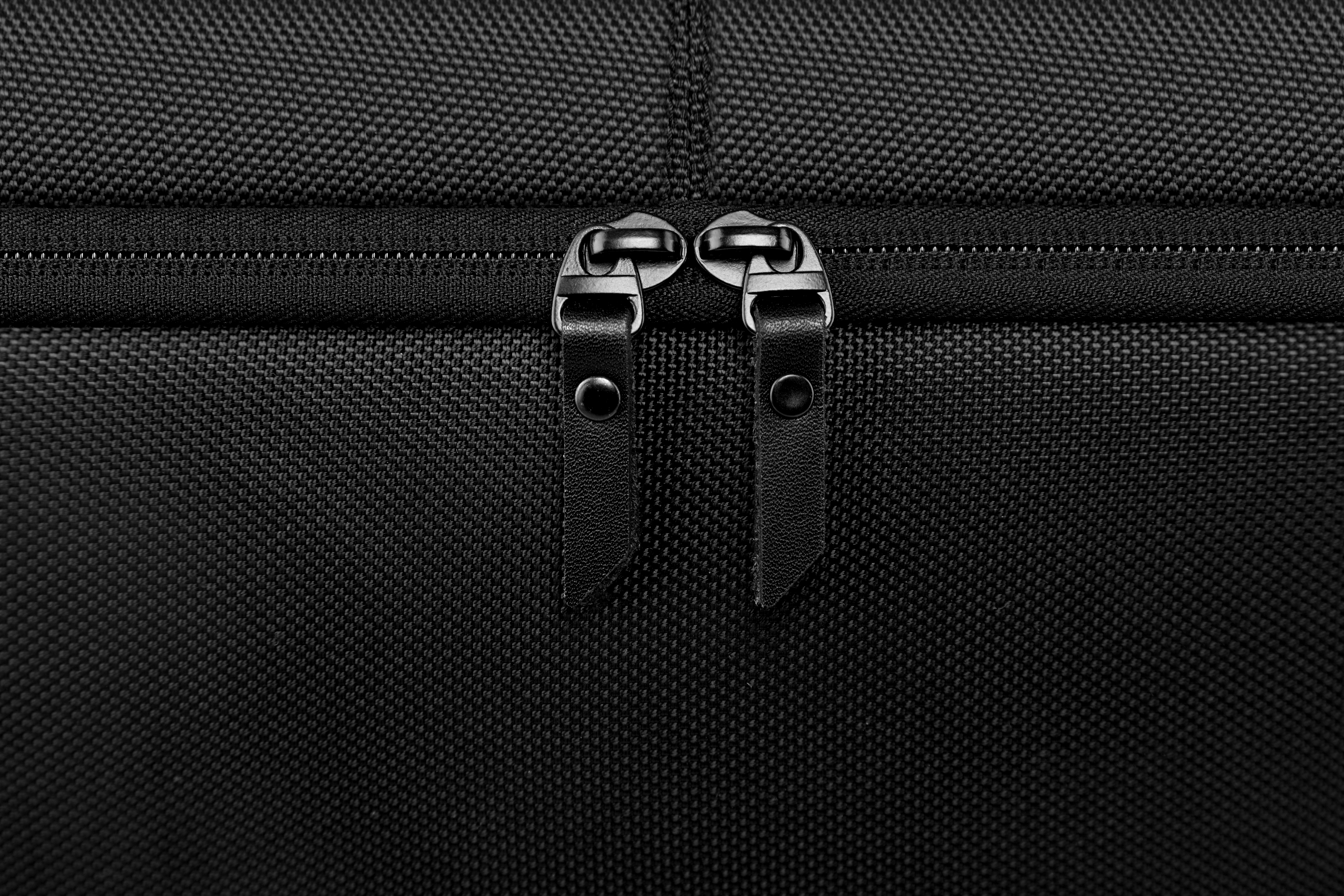 Dell | 460-BCQL | Premier | Fits up to size 15 " | Messenger - Briefcase | Black with metal logo | Shoulder strap