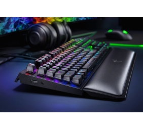 Razer BlackWidow Elite (Yellow Switch), Gaming, Nordic, Wired, RGB LED light Yes, USB 2.0 and audio pass through, Keyboard, Black